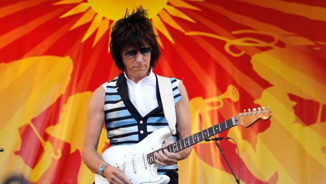 Gitarren von Jeff Beck für Millionen versteigert