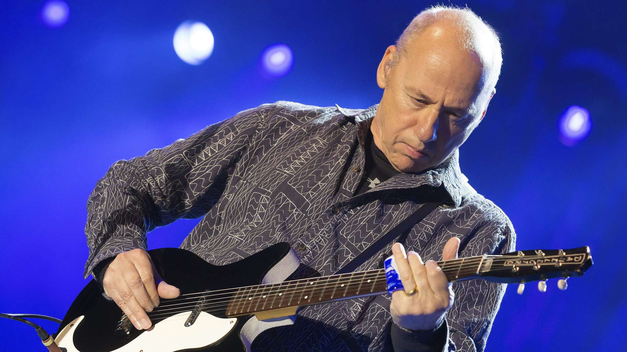 Dire-Straits-Frontman Mark Knopfler mit Gitarre