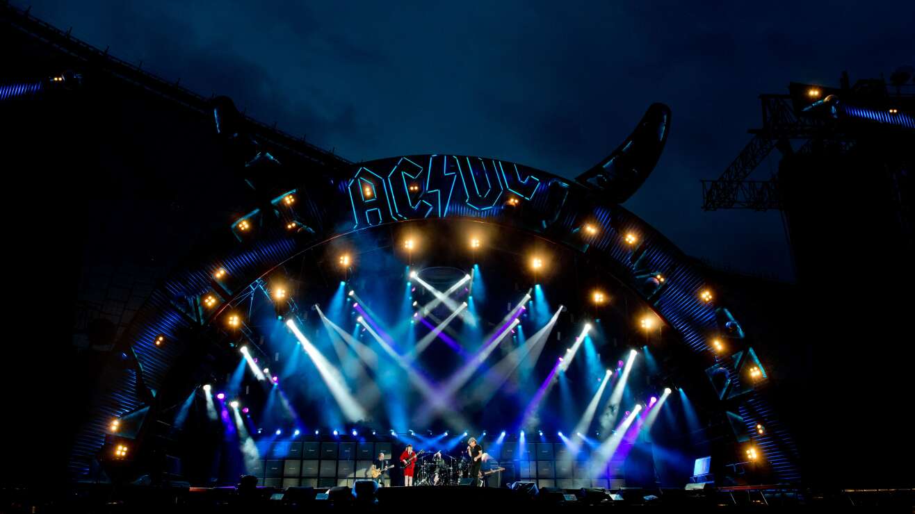 AC/DC: Von Deep Purple von der Bühne geprügelt