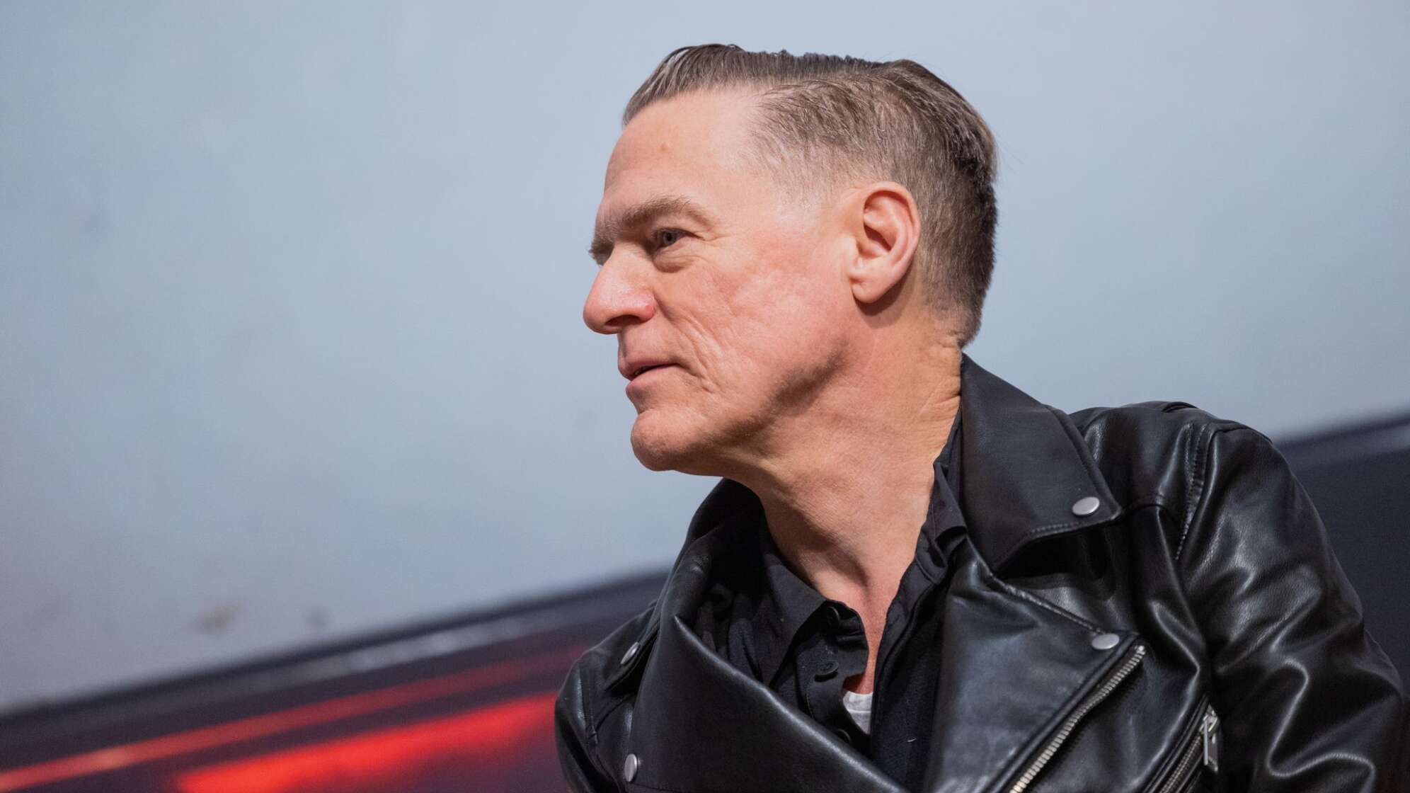 Bryan Adams hört gerne Radio.