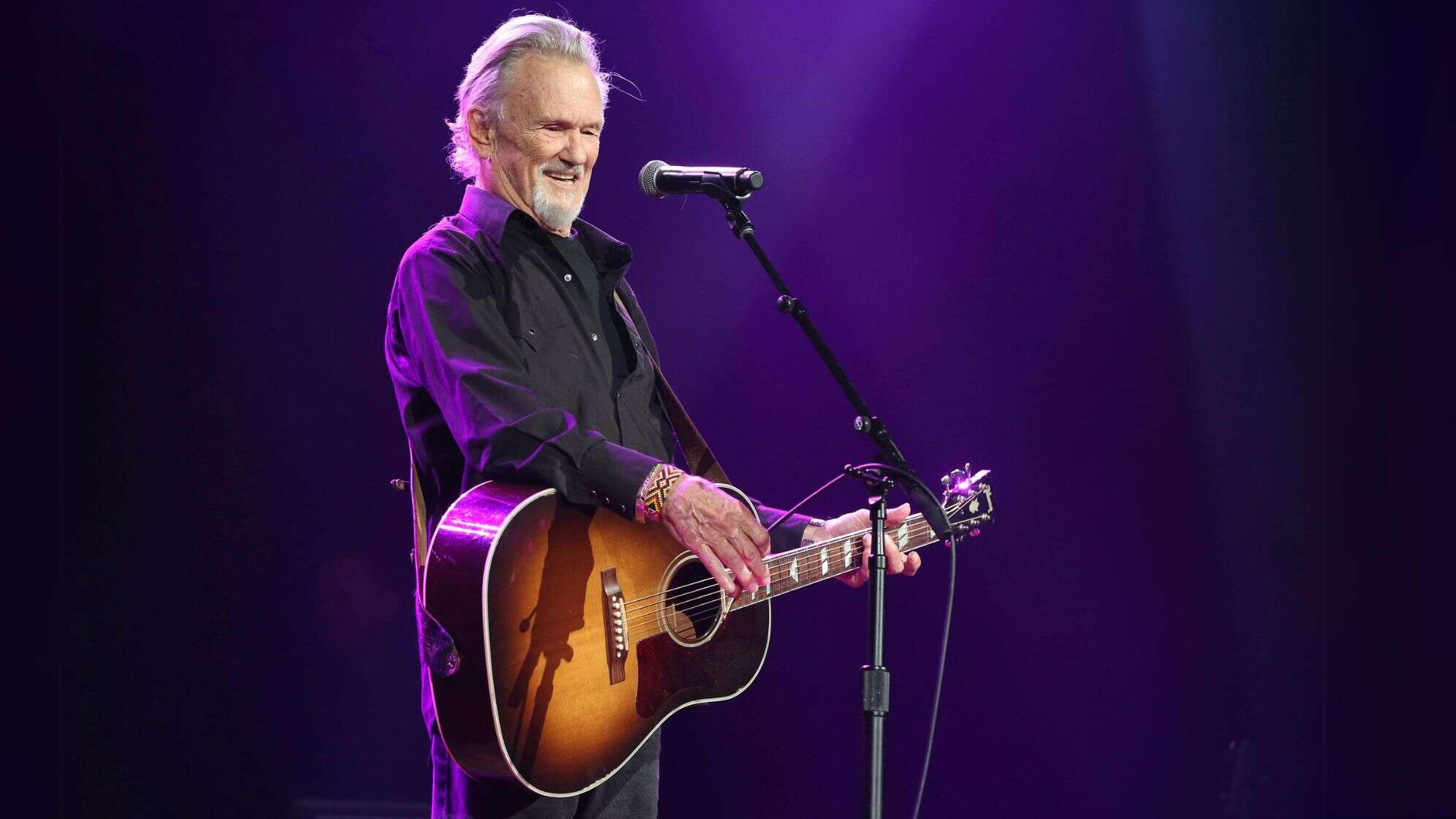 Der US-Country-Sänger und Songwriter Kris Kristofferson singt "Sunday Morning Coming Down" bei der Nashville Songwriters Association International "50 Years of Songs" im Ryman Auditorium, 20. September 2017, in Nashville, Tennessee.